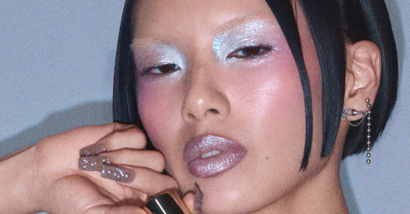 グレイシャル グロウ メイクでフロスト感を演出